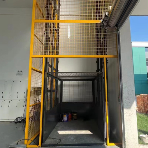 丹东导轨式升降机助力物流园破解运输难题